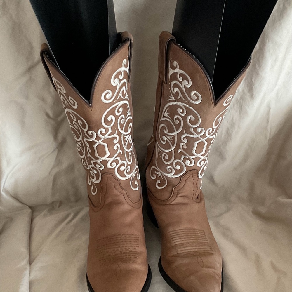 Beautiful Tony Lama Size 8 Tan Western Boots